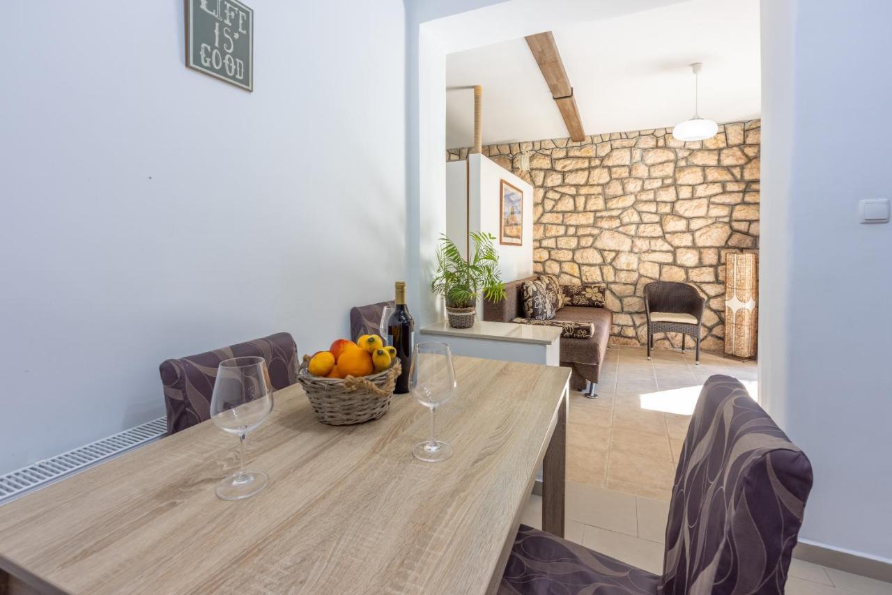 Apartmani Anita Dramalj Exterior foto