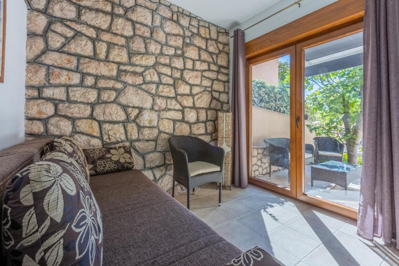 Apartmani Anita Dramalj Exterior foto